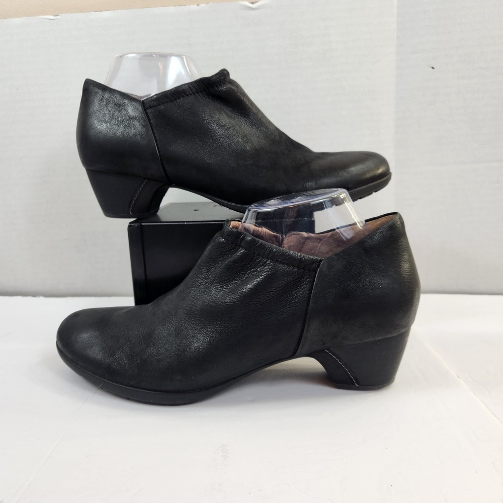 Dansko Debbie Black Leather Ankle Booties Side Zip Comfort Heel Sz 42 US 11.5/12